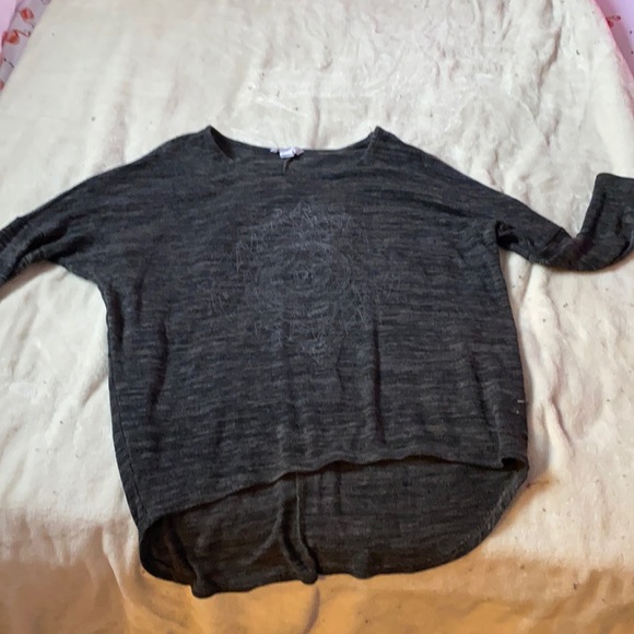 Long sleeved tee size smal fits up to large stretchy - Picture 1 of 2
